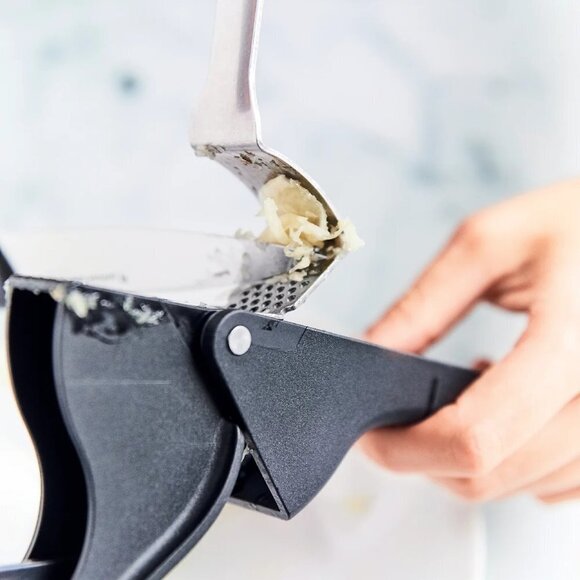 NEW Tupperware Garlic Press - Picture 2 of 6